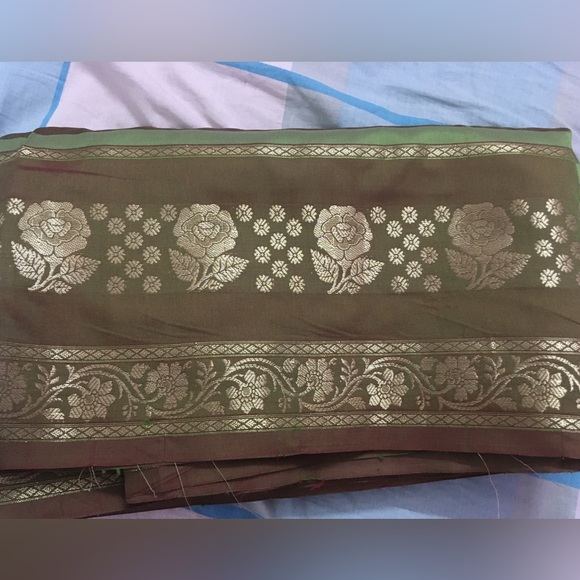 Banarasi Two Tone Silk Saree Without blouse - Picture 4 of 11